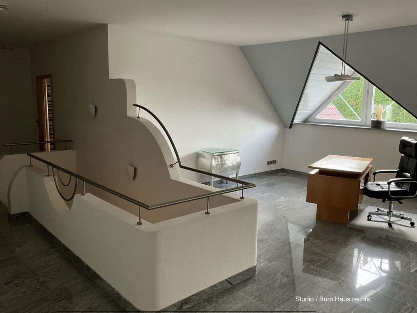 Predaj domu 520 m², pozemek 1.600 m², Dillingen an der Donau, Bavorsko Predaj domu 520 m², pozemek 1.600 m², Dillingen an der Donau, Bavorsko