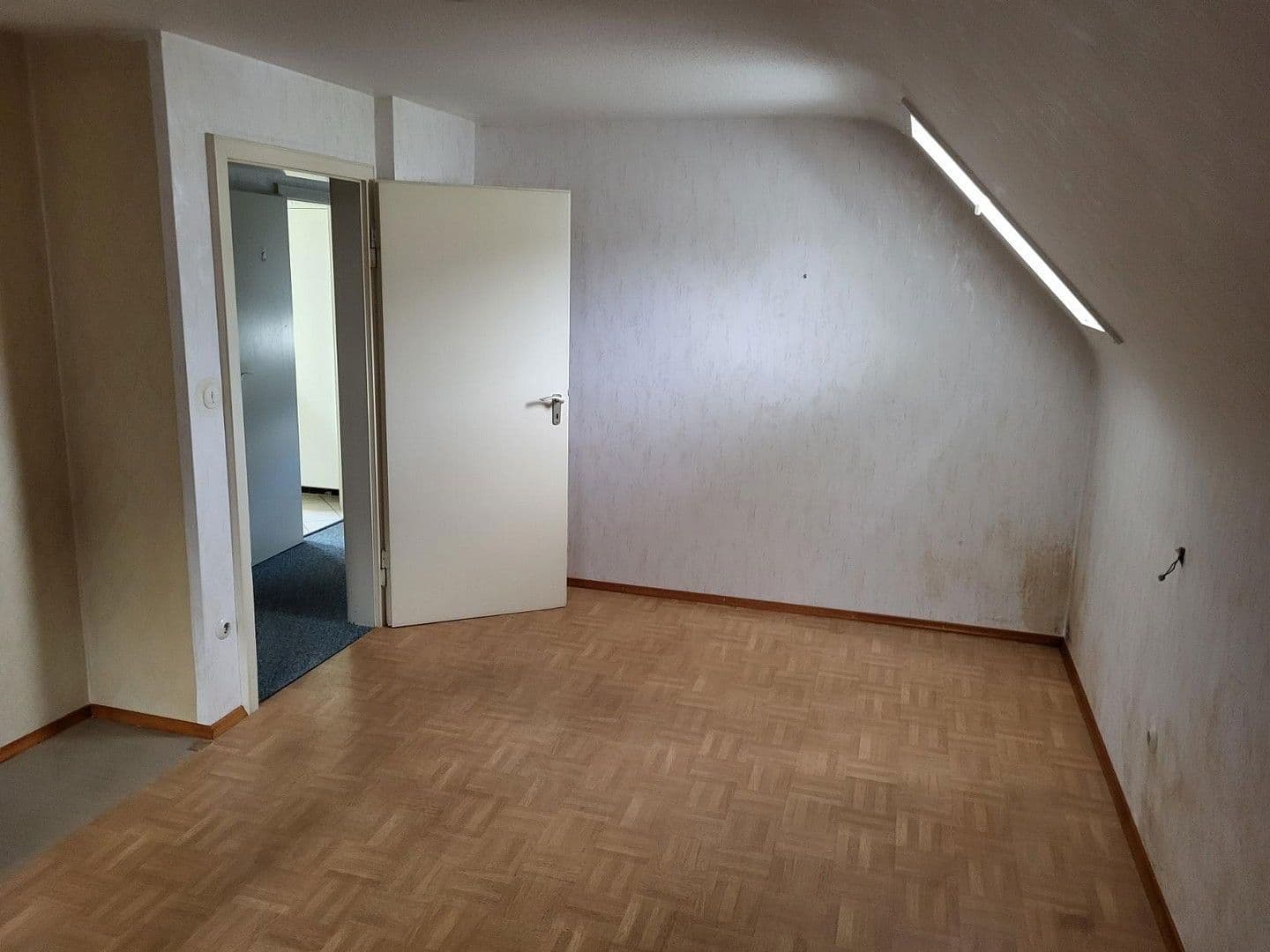 Predaj domu 78 m², pozemek 568 m², Neuenbürg, Bádensko-Wurttembersko Predaj domu 78 m², pozemek 568 m², Neuenbürg, Bádensko-Wurttembersko