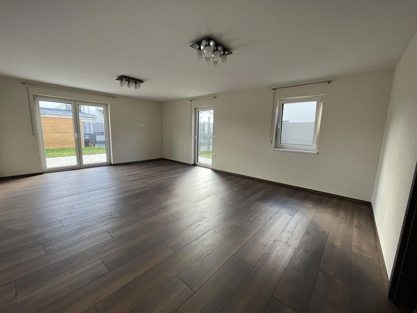 Predaj domu 178 m², pozemek 396 m², Hengersberg, Bavorsko Predaj domu 178 m², pozemek 396 m², Hengersberg, Bavorsko