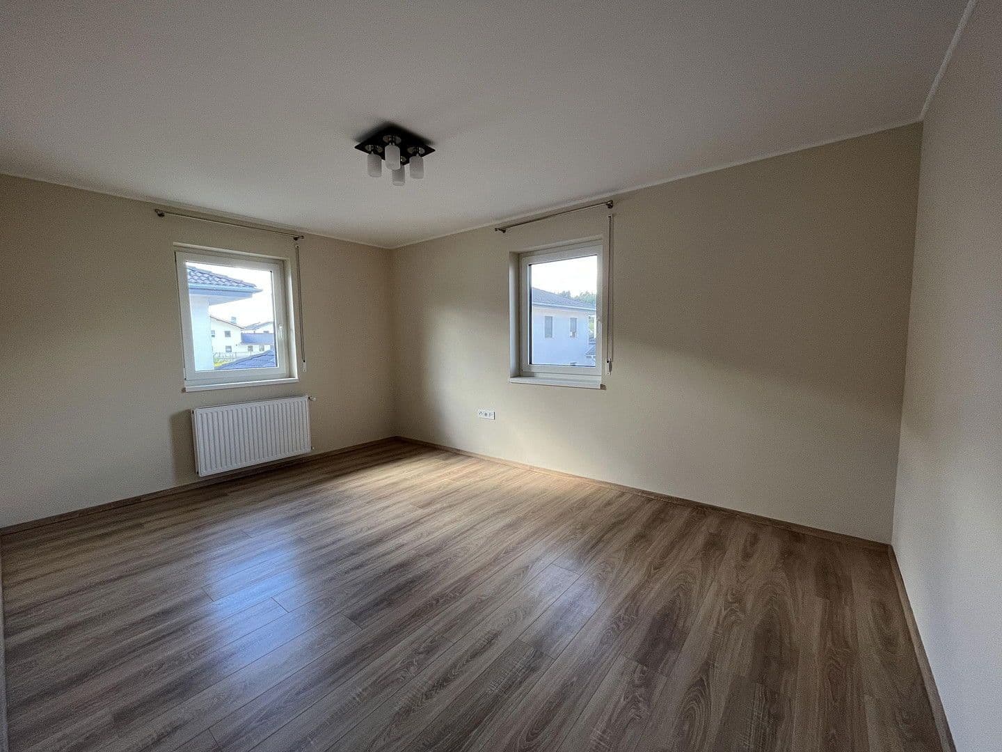 Predaj domu 178 m², pozemek 396 m², Hengersberg, Bavorsko Predaj domu 178 m², pozemek 396 m², Hengersberg, Bavorsko