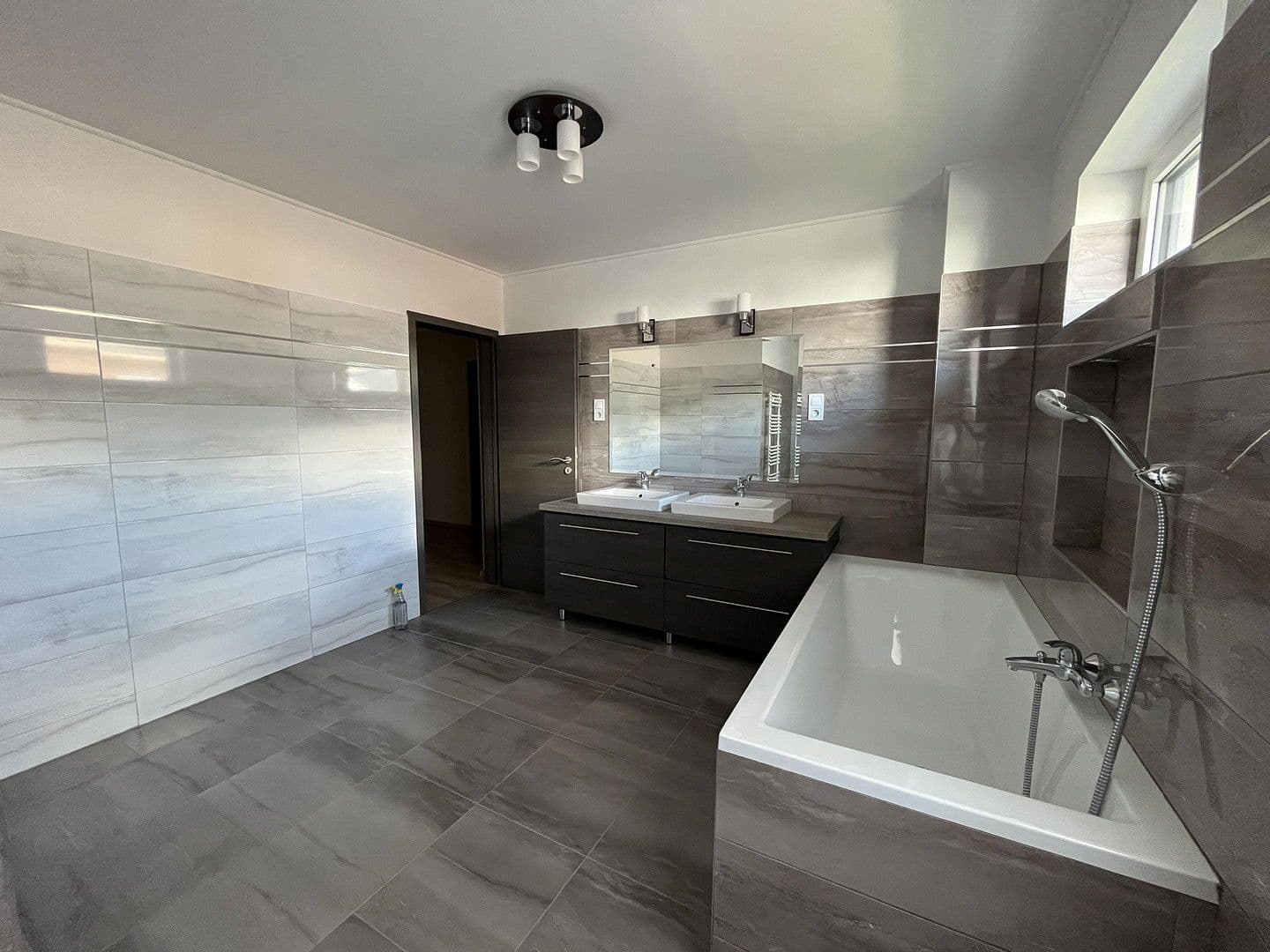 Predaj domu 178 m², pozemek 396 m², Hengersberg, Bavorsko Predaj domu 178 m², pozemek 396 m², Hengersberg, Bavorsko