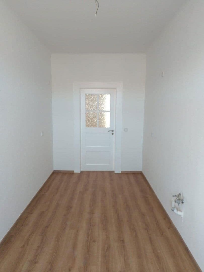 Prenájom bytu 4-izbový 100 m², Naunhofer Straße 53, Leipzig, Sasko Prenájom bytu 4-izbový 100 m², Naunhofer Straße 53, Leipzig, Sasko