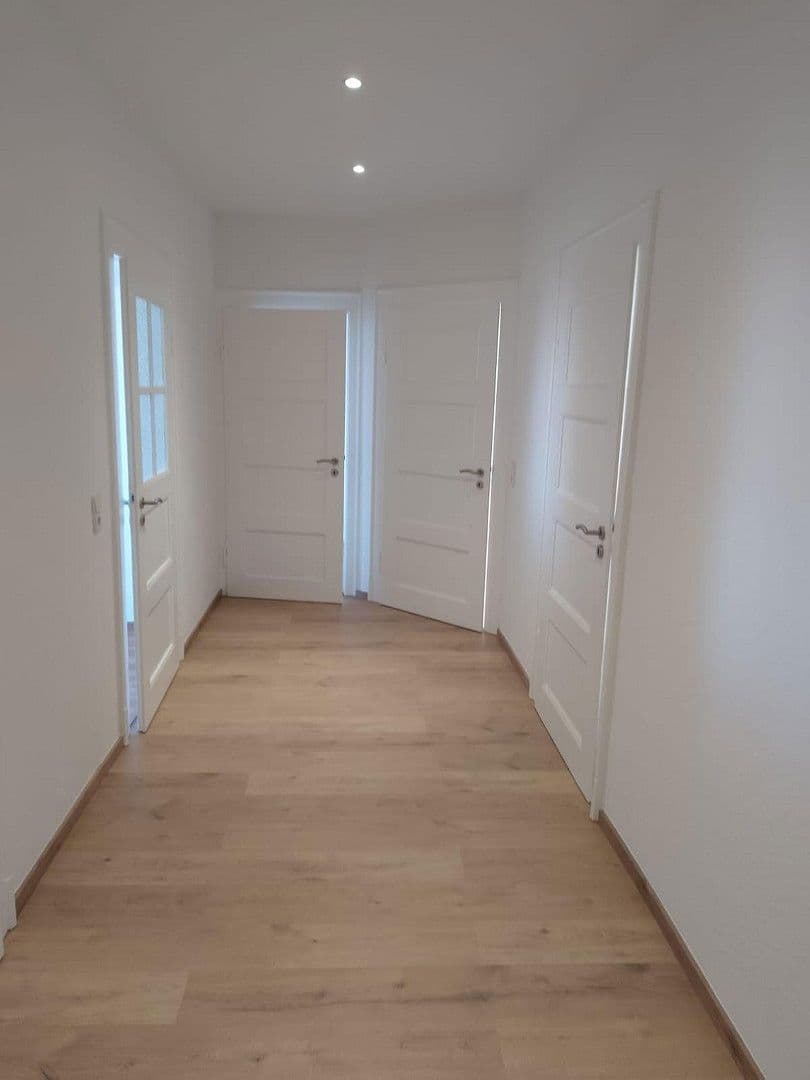 Prenájom bytu 4-izbový 100 m², Naunhofer Straße 53, Leipzig, Sasko Prenájom bytu 4-izbový 100 m², Naunhofer Straße 53, Leipzig, Sasko