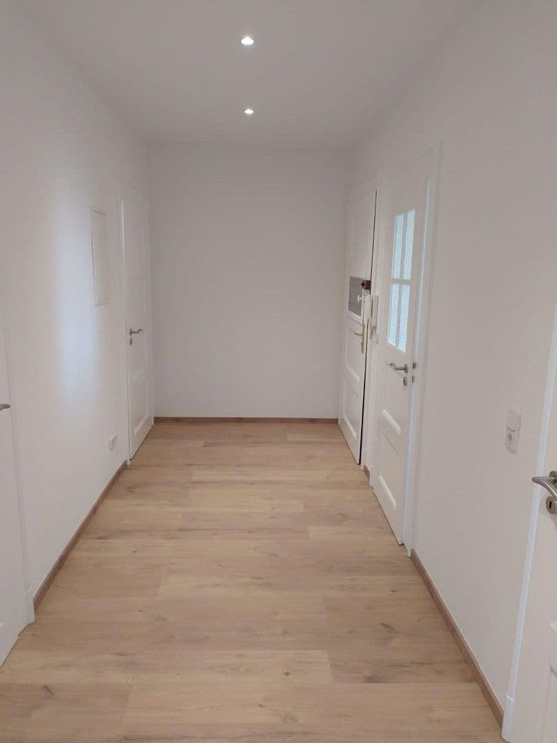 Prenájom bytu 4-izbový 100 m², Naunhofer Straße 53, Leipzig, Sasko Prenájom bytu 4-izbový 100 m², Naunhofer Straße 53, Leipzig, Sasko