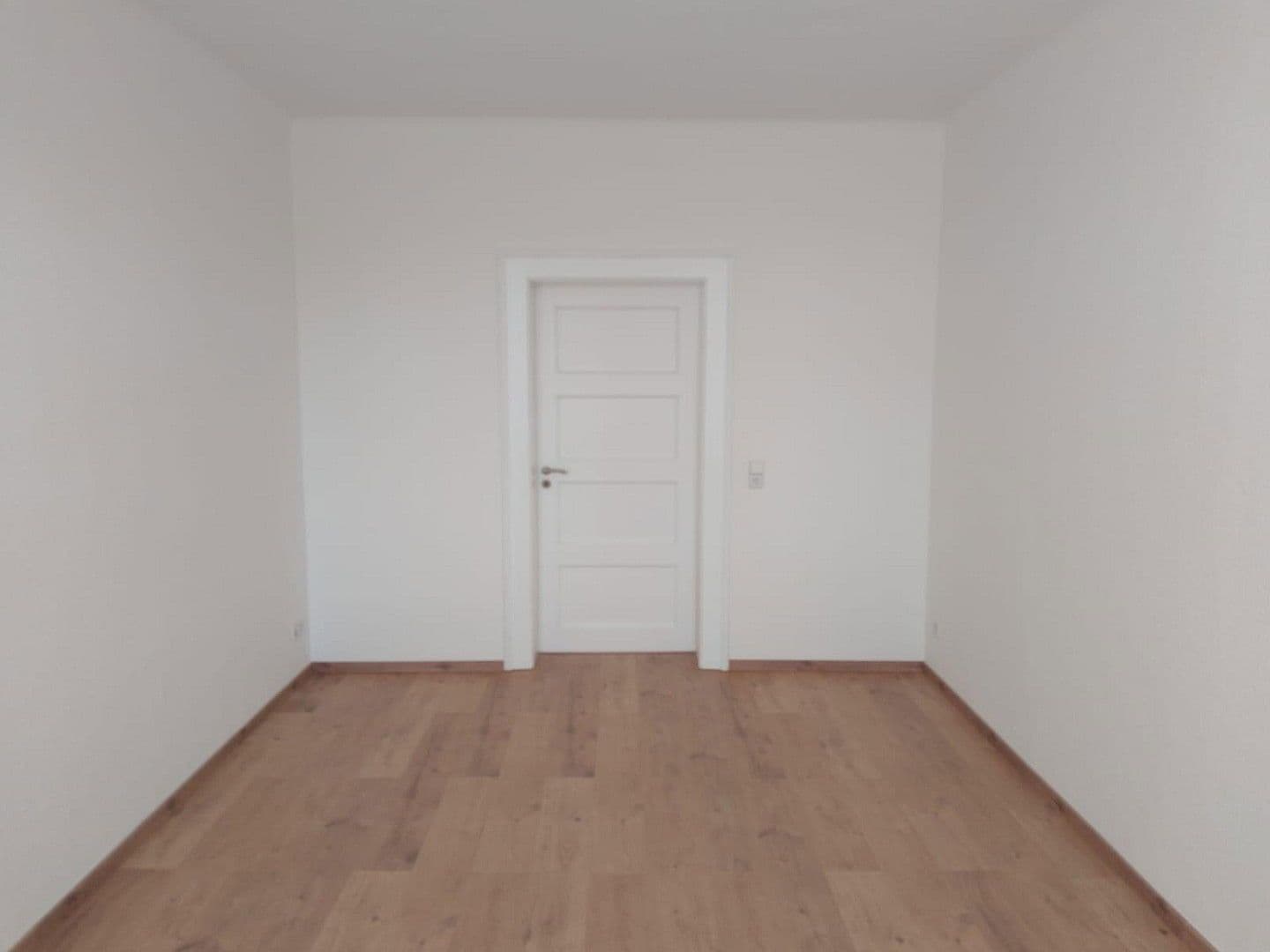 Prenájom bytu 4-izbový 100 m², Naunhofer Straße 53, Leipzig, Sasko Prenájom bytu 4-izbový 100 m², Naunhofer Straße 53, Leipzig, Sasko