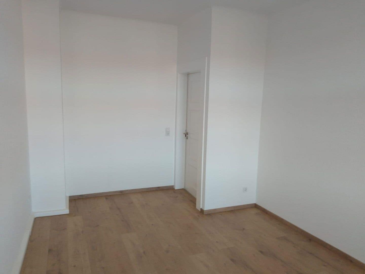 Prenájom bytu 4-izbový 100 m², Naunhofer Straße 53, Leipzig, Sasko Prenájom bytu 4-izbový 100 m², Naunhofer Straße 53, Leipzig, Sasko