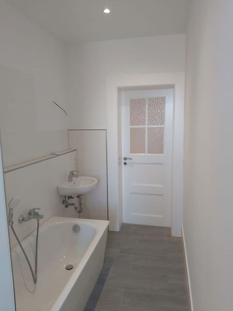 Prenájom bytu 4-izbový 100 m², Naunhofer Straße 53, Leipzig, Sasko Prenájom bytu 4-izbový 100 m², Naunhofer Straße 53, Leipzig, Sasko