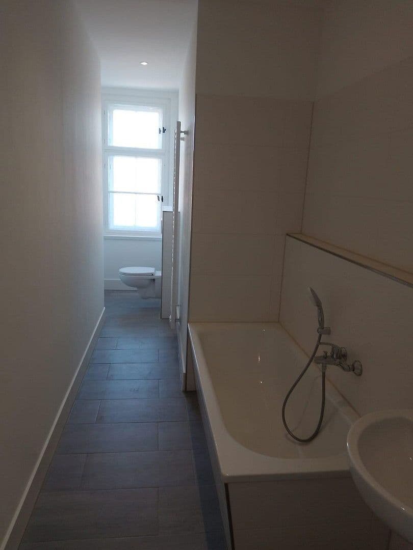 Prenájom bytu 4-izbový 100 m², Naunhofer Straße 53, Leipzig, Sasko Prenájom bytu 4-izbový 100 m², Naunhofer Straße 53, Leipzig, Sasko