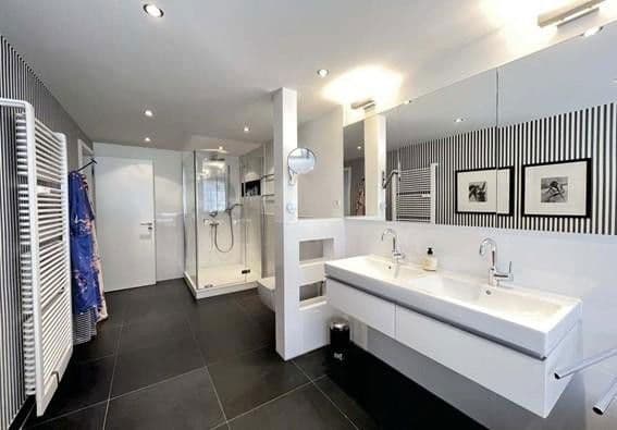 Prenájom bytu 5-izbový 178 m², Düsseldorf, Severné Porýnie - Westfálsko Prenájom bytu 5-izbový 178 m², Düsseldorf, Severné Porýnie - Westfálsko