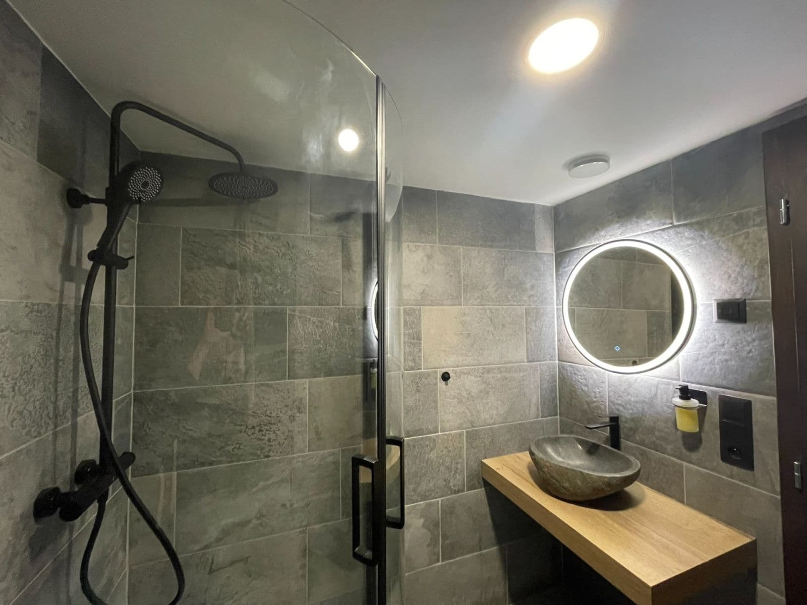 Predaj domu 271 m², pozemek 2.776 m², Pustinská, Desná, Liberecký kraj Predaj domu 271 m², pozemek 2.776 m², Pustinská, Desná, Liberecký kraj