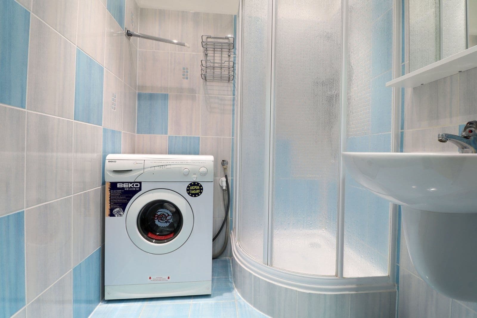 Prenájom bytu 3-izbový 65 m², Jažlovická, Praha, Praha Prenájom bytu 3-izbový 65 m², Jažlovická, Praha, Praha