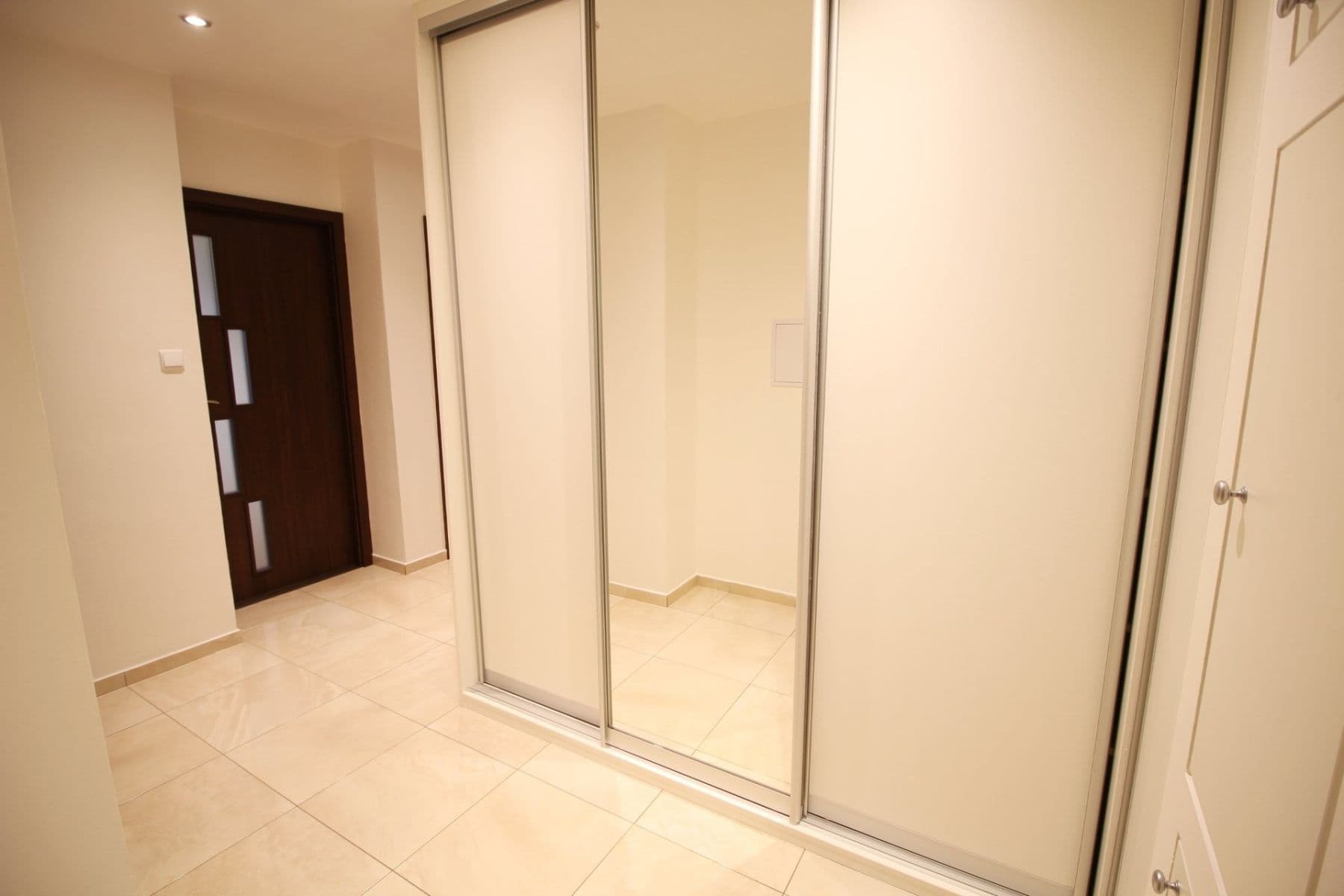 Prenájom bytu 3-izbový 76 m², Leopoldova, Praha, Praha Prenájom bytu 3-izbový 76 m², Leopoldova, Praha, Praha