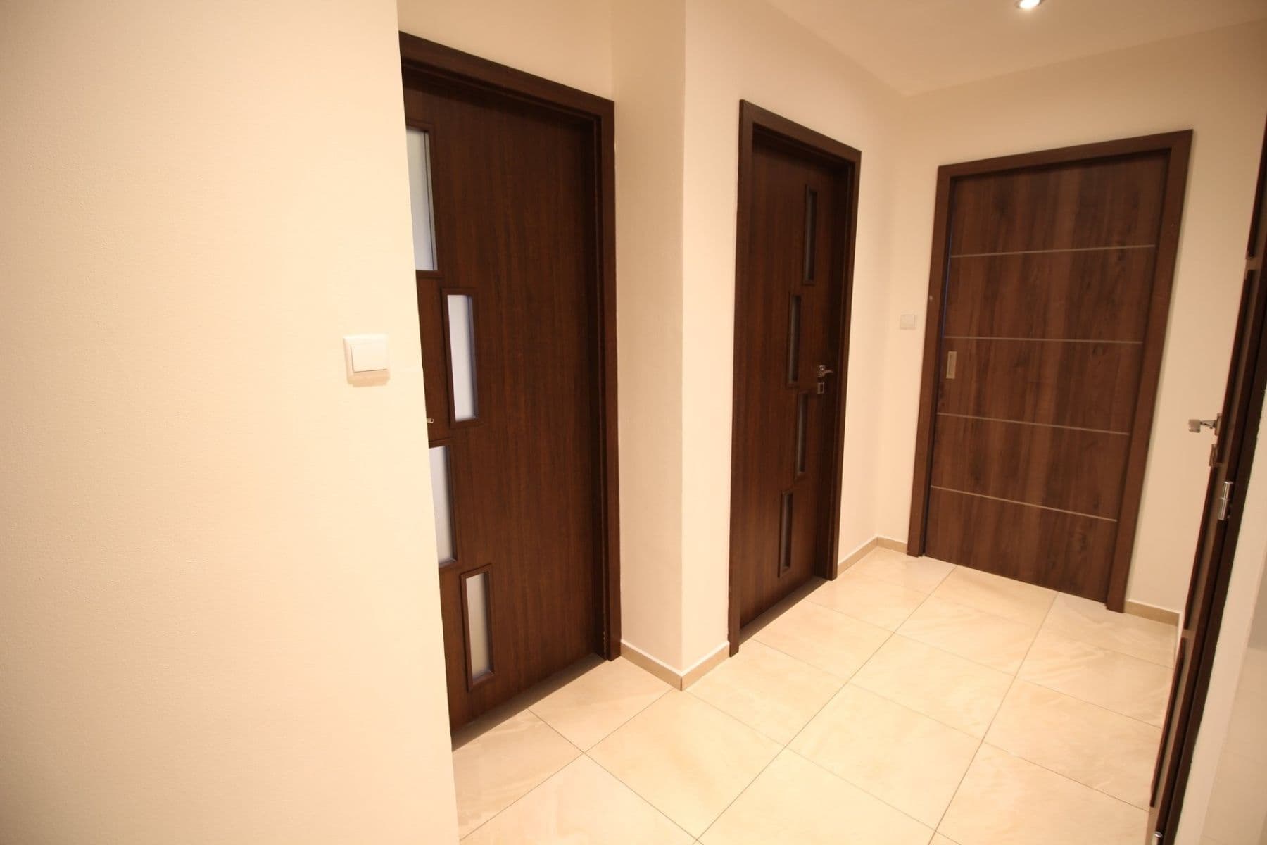 Prenájom bytu 3-izbový 76 m², Leopoldova, Praha, Praha Prenájom bytu 3-izbový 76 m², Leopoldova, Praha, Praha