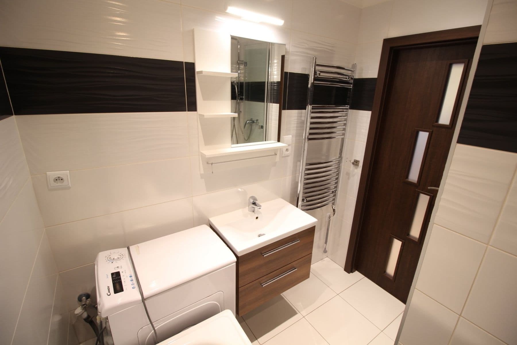 Prenájom bytu 3-izbový 76 m², Leopoldova, Praha, Praha Prenájom bytu 3-izbový 76 m², Leopoldova, Praha, Praha