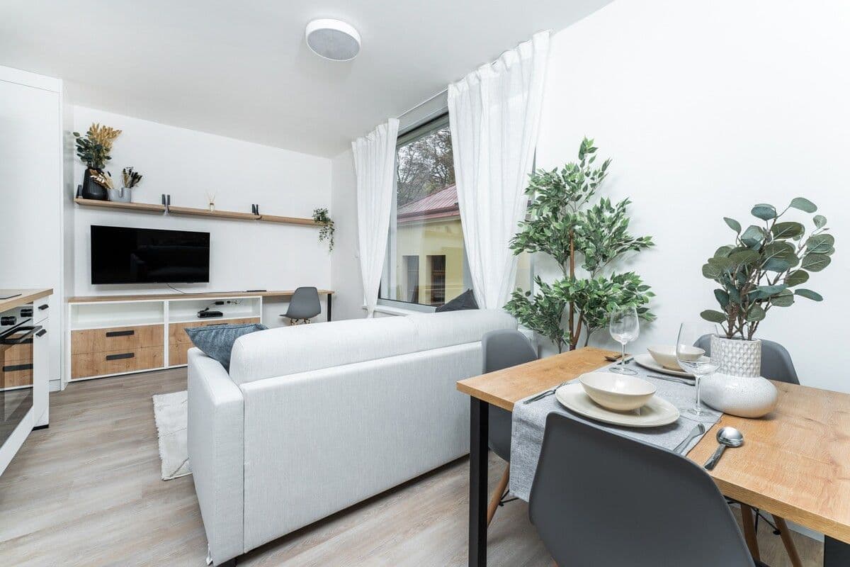 Prenájom bytu 35 m², Plzeňská, Praha, Praha Prenájom bytu 35 m², Plzeňská, Praha, Praha