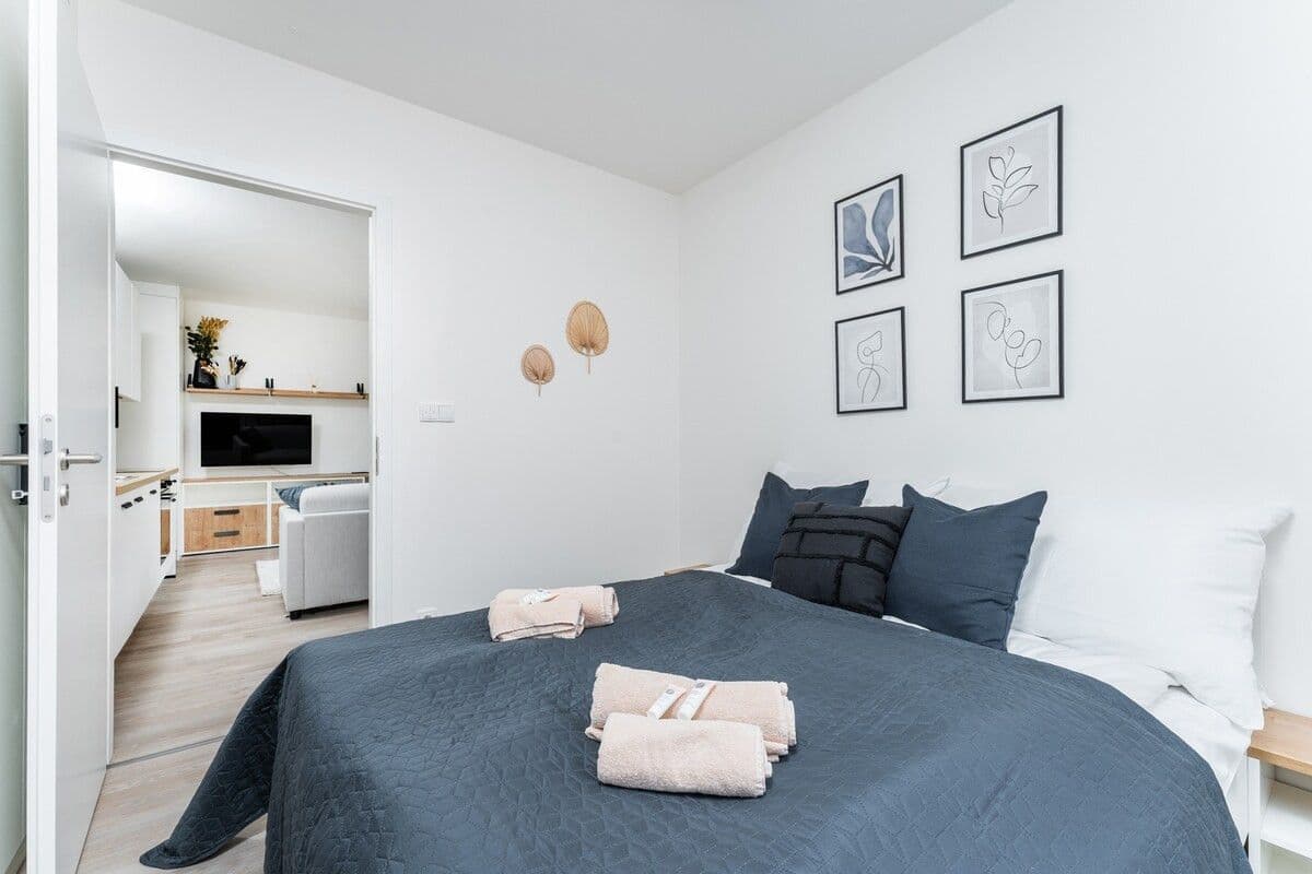 Prenájom bytu 35 m², Plzeňská, Praha, Praha Prenájom bytu 35 m², Plzeňská, Praha, Praha