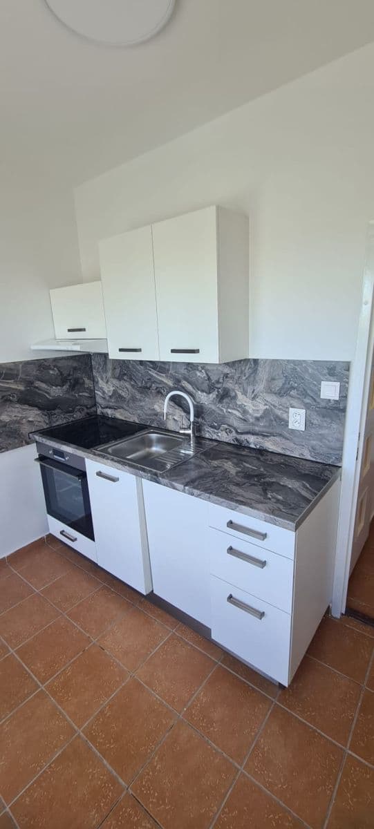 Prenájom bytu 2-izbový 65 m², Hlboká, Levice, Nitriansky kraj Prenájom bytu 2-izbový 65 m², Hlboká, Levice, Nitriansky kraj