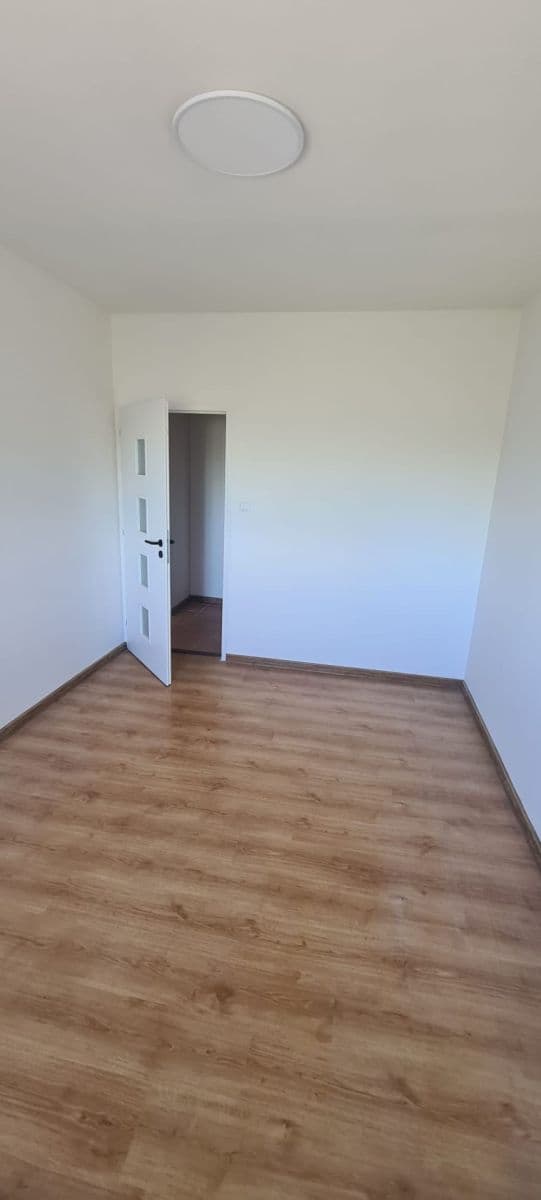 Prenájom bytu 2-izbový 65 m², Hlboká, Levice, Nitriansky kraj Prenájom bytu 2-izbový 65 m², Hlboká, Levice, Nitriansky kraj