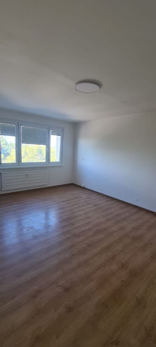 Prenájom bytu 2-izbový 65 m², Hlboká, Levice, Nitriansky kraj Prenájom bytu 2-izbový 65 m², Hlboká, Levice, Nitriansky kraj