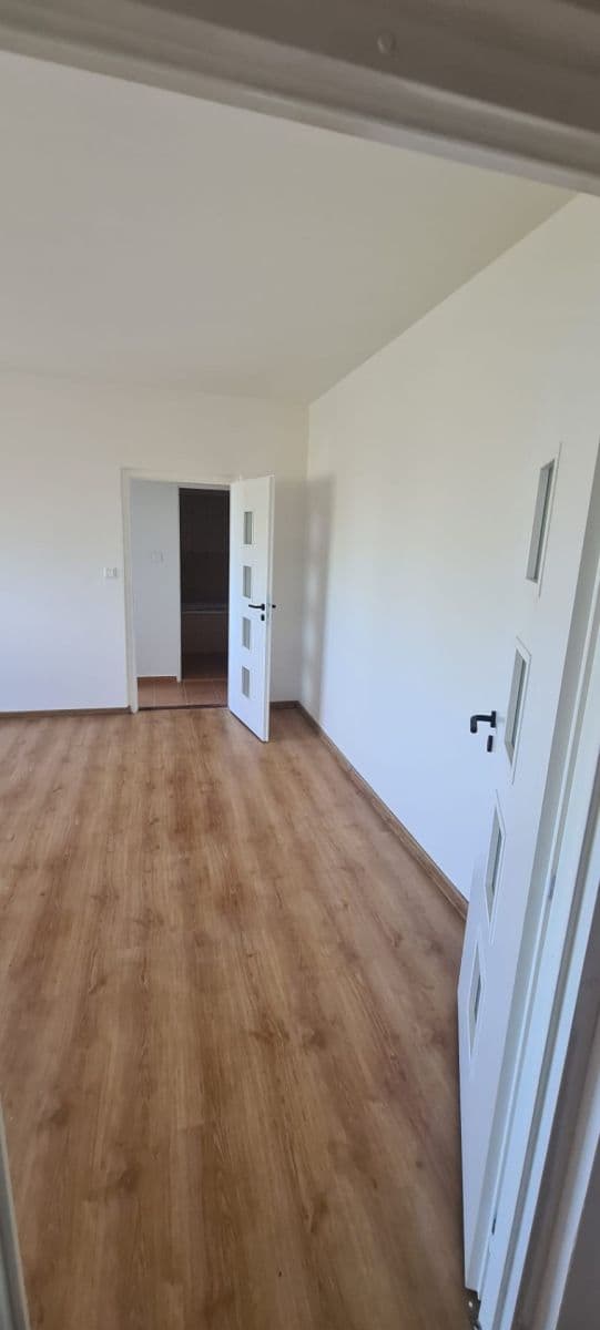 Prenájom bytu 2-izbový 65 m², Hlboká, Levice, Nitriansky kraj Prenájom bytu 2-izbový 65 m², Hlboká, Levice, Nitriansky kraj