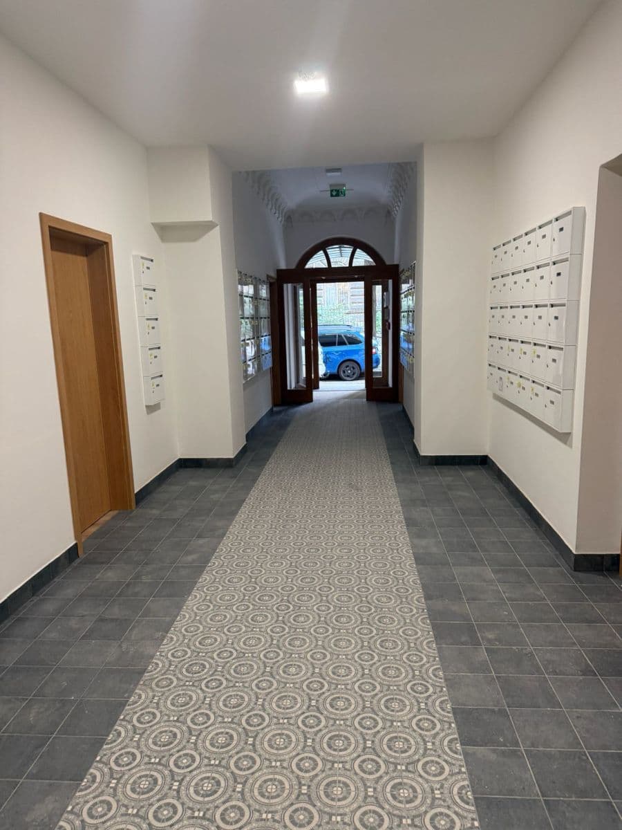 Prenájom nebytového priestoru 3 m², Sokolská, Praha, Praha Prenájom nebytového priestoru 3 m², Sokolská, Praha, Praha