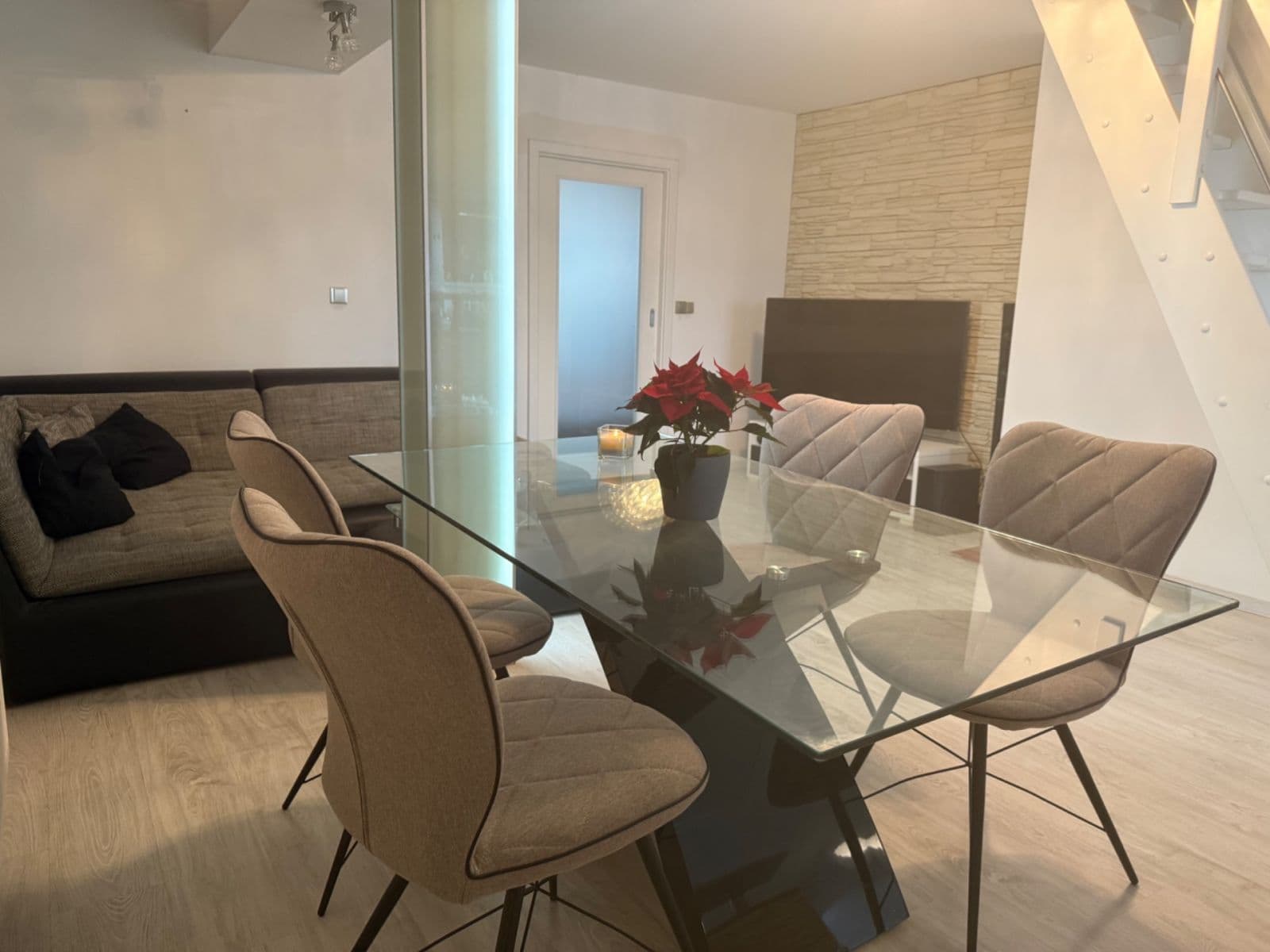 Predaj bytu 90 m², Osadní, Praha, Praha Predaj bytu 90 m², Osadní, Praha, Praha