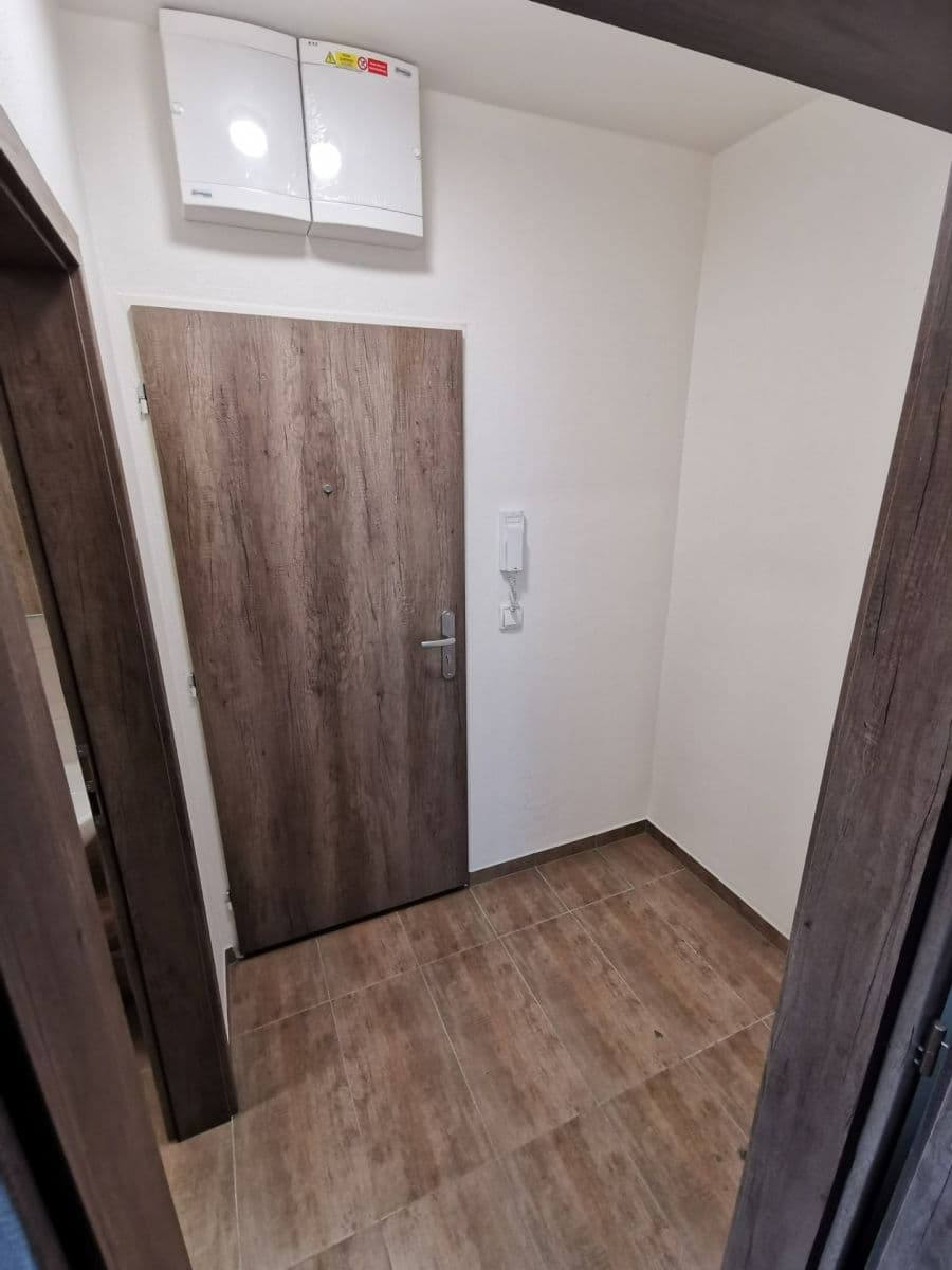 Prenájom bytu 1-izbový 21 m², Mikšíčkova, Brno, Jihomoravský kraj Prenájom bytu 1-izbový 21 m², Mikšíčkova, Brno, Jihomoravský kraj
