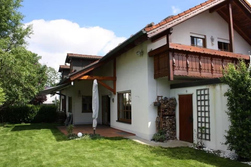 Predaj domu 155 m², pozemek 353 m², Riemerling/Hohenbrunn/Ottobrunn, Bavorsko Predaj domu 155 m², pozemek 353 m², Riemerling/Hohenbrunn/Ottobrunn, Bavorsko
