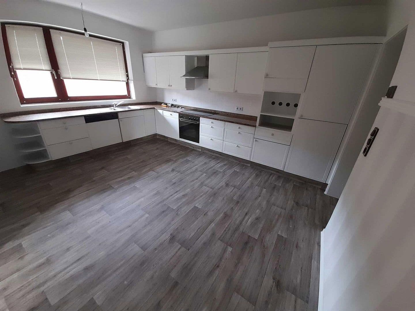 Predaj domu 380 m², pozemek 891 m², Roschdohler Weg 104, Neumünster, Šlezvicko-Holštajnsko Predaj domu 380 m², pozemek 891 m², Roschdohler Weg 104, Neumünster, Šlezvicko-Holštajnsko