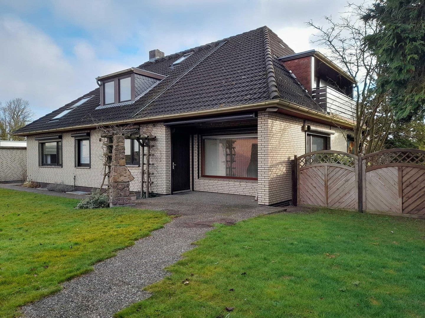 Predaj domu 380 m², pozemek 891 m², Roschdohler Weg 104, Neumünster, Šlezvicko-Holštajnsko Predaj domu 380 m², pozemek 891 m², Roschdohler Weg 104, Neumünster, Šlezvicko-Holštajnsko