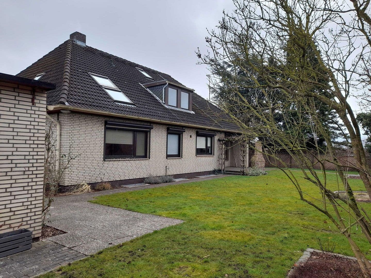 Predaj domu 380 m², pozemek 891 m², Roschdohler Weg 104, Neumünster, Šlezvicko-Holštajnsko Predaj domu 380 m², pozemek 891 m², Roschdohler Weg 104, Neumünster, Šlezvicko-Holštajnsko