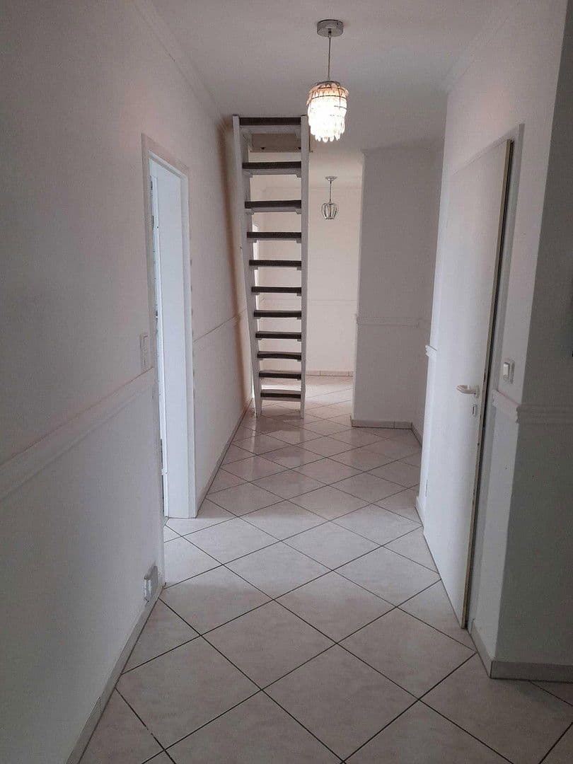 Predaj domu 380 m², pozemek 891 m², Roschdohler Weg 104, Neumünster, Šlezvicko-Holštajnsko Predaj domu 380 m², pozemek 891 m², Roschdohler Weg 104, Neumünster, Šlezvicko-Holštajnsko