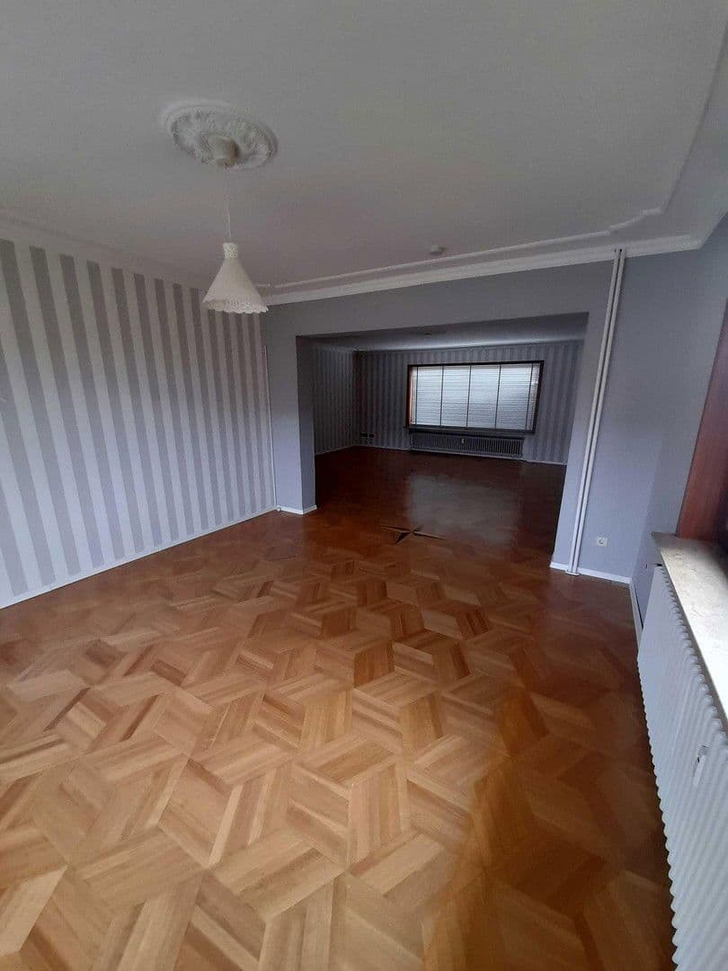 Predaj domu 380 m², pozemek 891 m², Roschdohler Weg 104, Neumünster, Šlezvicko-Holštajnsko Predaj domu 380 m², pozemek 891 m², Roschdohler Weg 104, Neumünster, Šlezvicko-Holštajnsko