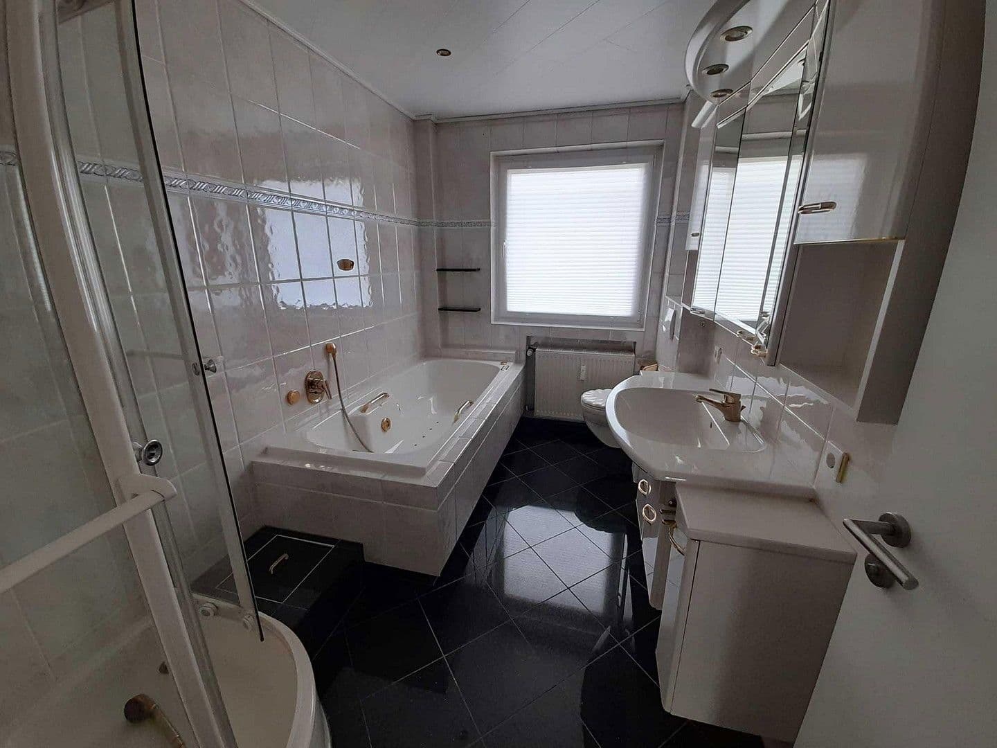 Predaj domu 380 m², pozemek 891 m², Roschdohler Weg 104, Neumünster, Šlezvicko-Holštajnsko Predaj domu 380 m², pozemek 891 m², Roschdohler Weg 104, Neumünster, Šlezvicko-Holštajnsko