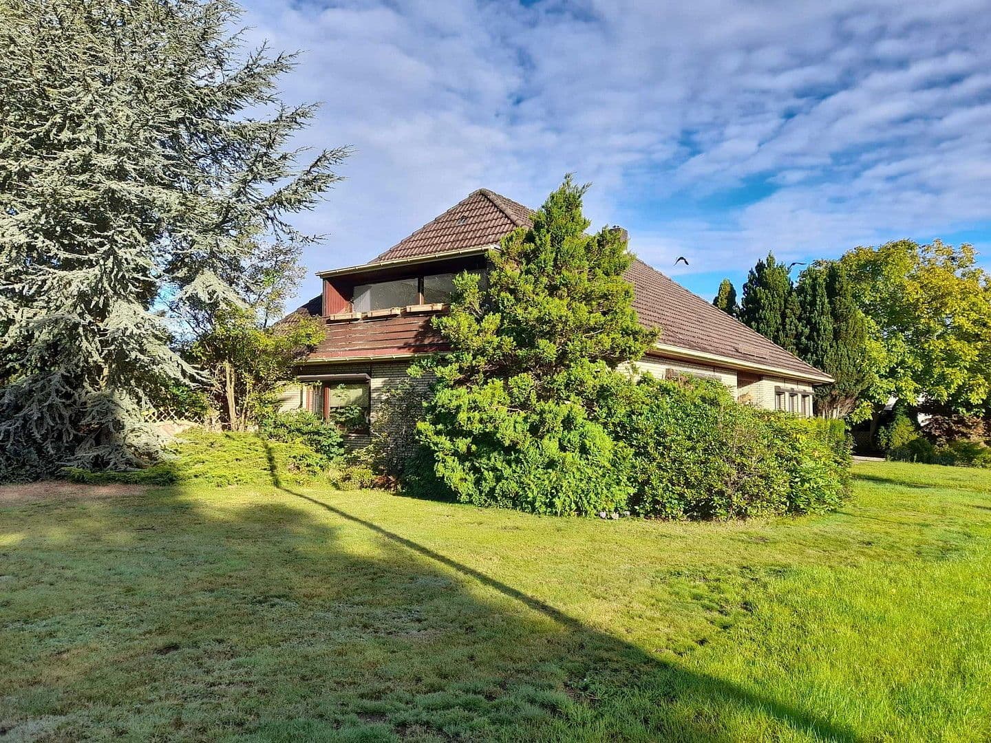 Predaj domu 380 m², pozemek 891 m², Roschdohler Weg 104, Neumünster, Šlezvicko-Holštajnsko Predaj domu 380 m², pozemek 891 m², Roschdohler Weg 104, Neumünster, Šlezvicko-Holštajnsko