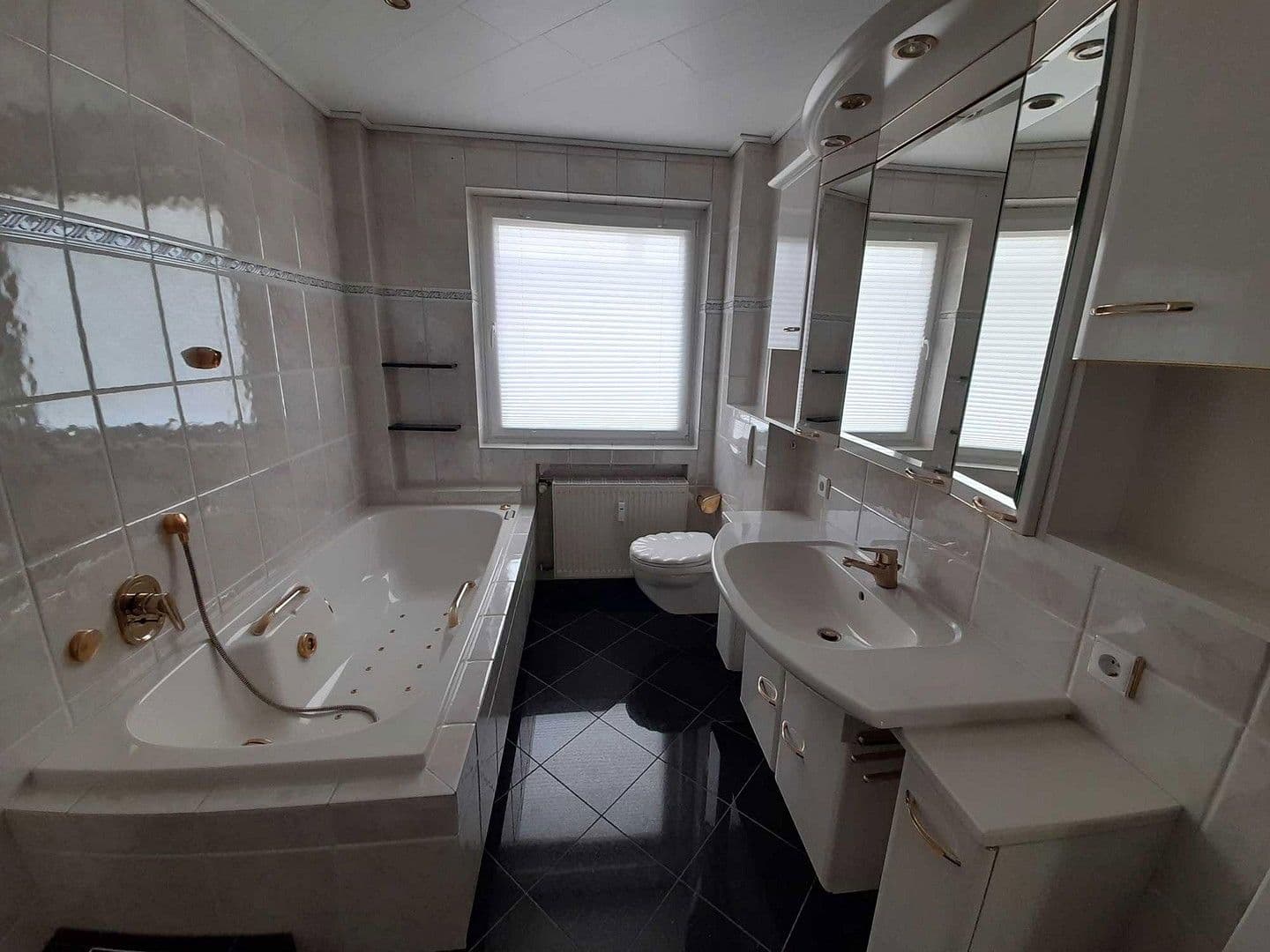 Predaj domu 380 m², pozemek 891 m², Roschdohler Weg 104, Neumünster, Šlezvicko-Holštajnsko Predaj domu 380 m², pozemek 891 m², Roschdohler Weg 104, Neumünster, Šlezvicko-Holštajnsko