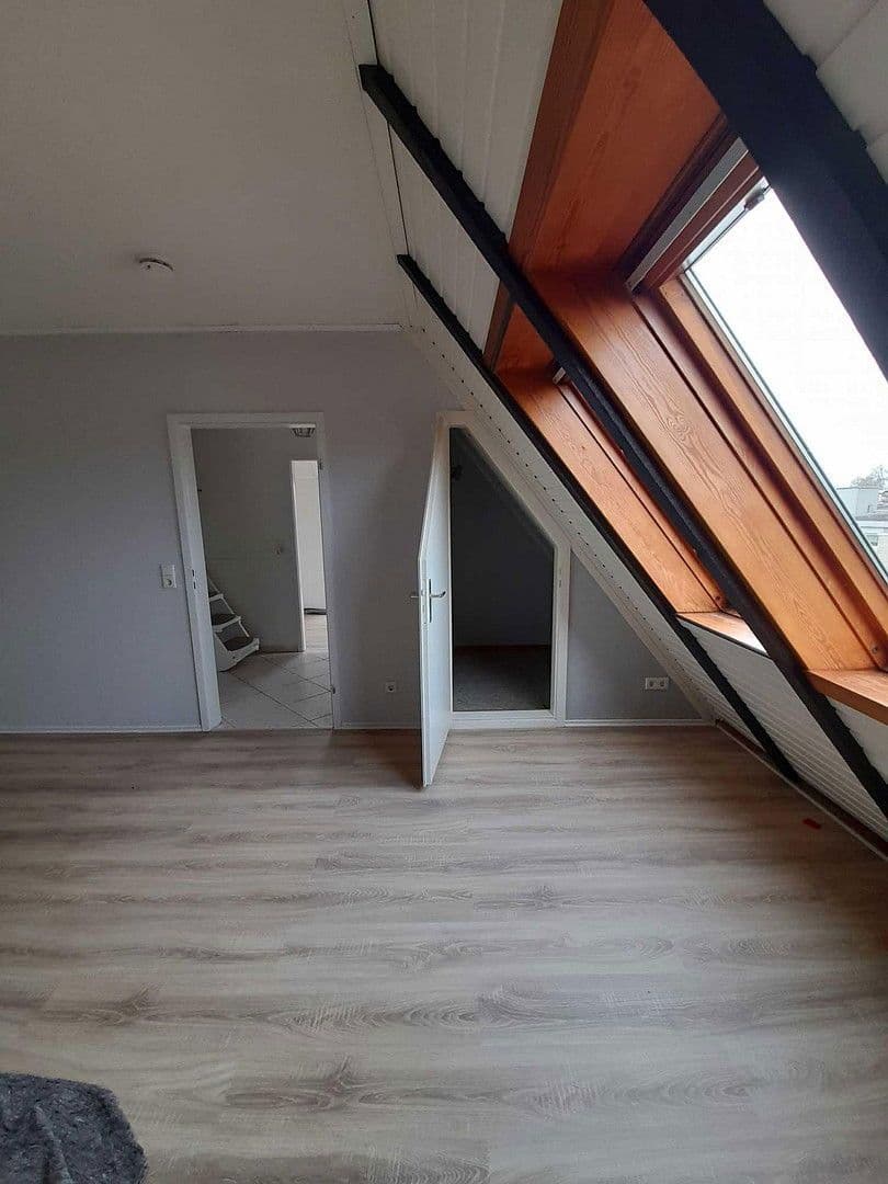 Predaj domu 380 m², pozemek 891 m², Roschdohler Weg 104, Neumünster, Šlezvicko-Holštajnsko Predaj domu 380 m², pozemek 891 m², Roschdohler Weg 104, Neumünster, Šlezvicko-Holštajnsko