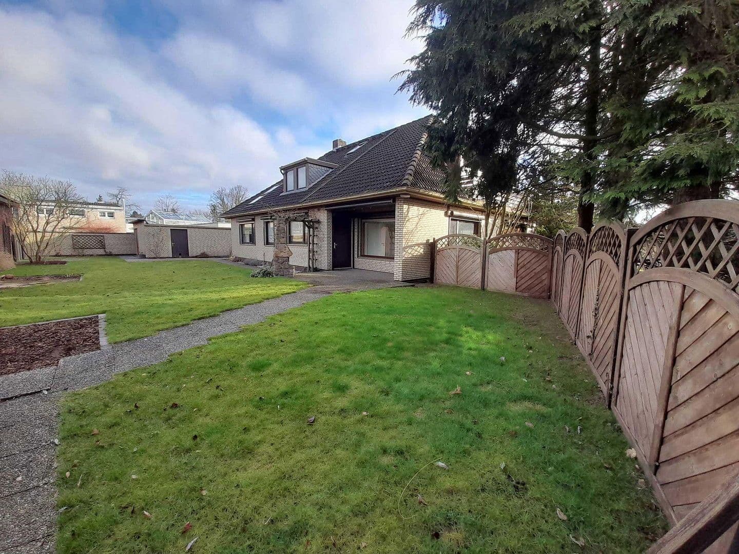 Predaj domu 380 m², pozemek 891 m², Roschdohler Weg 104, Neumünster, Šlezvicko-Holštajnsko Predaj domu 380 m², pozemek 891 m², Roschdohler Weg 104, Neumünster, Šlezvicko-Holštajnsko