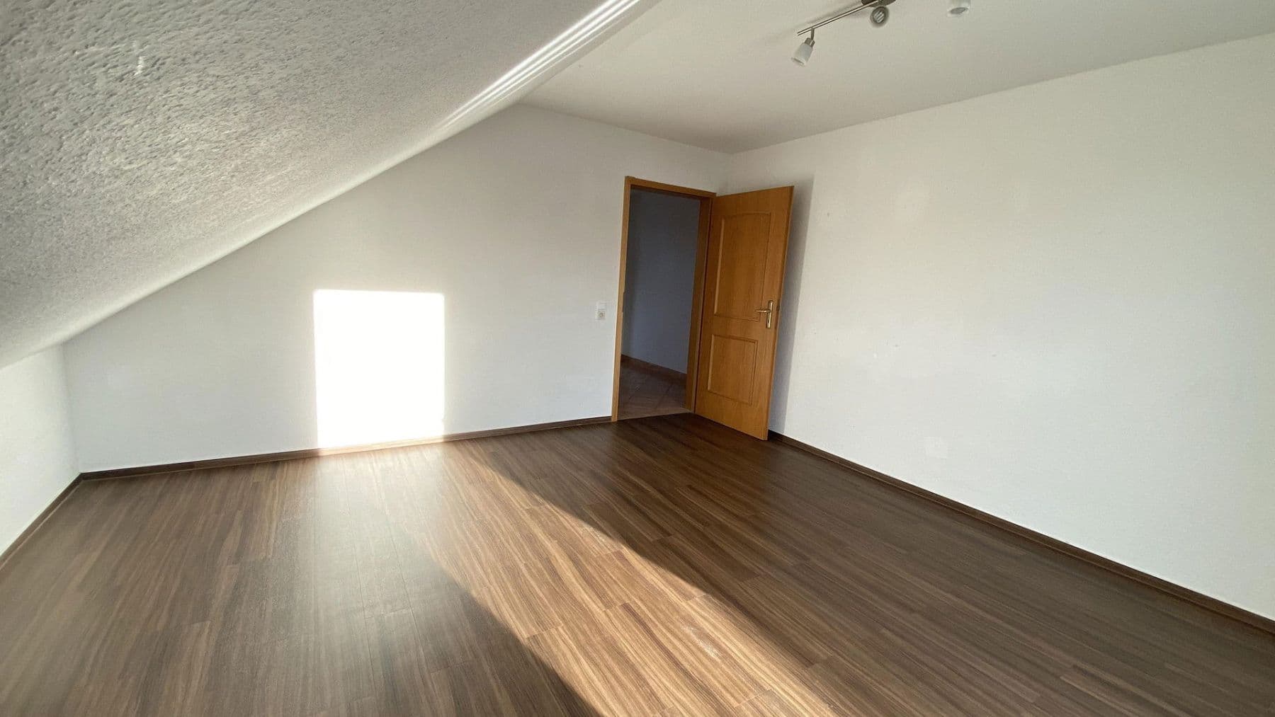 Predaj domu 191 m², pozemek 836 m², Alterathsfeld 7, Lamspringe, Dolné Sasko Predaj domu 191 m², pozemek 836 m², Alterathsfeld 7, Lamspringe, Dolné Sasko