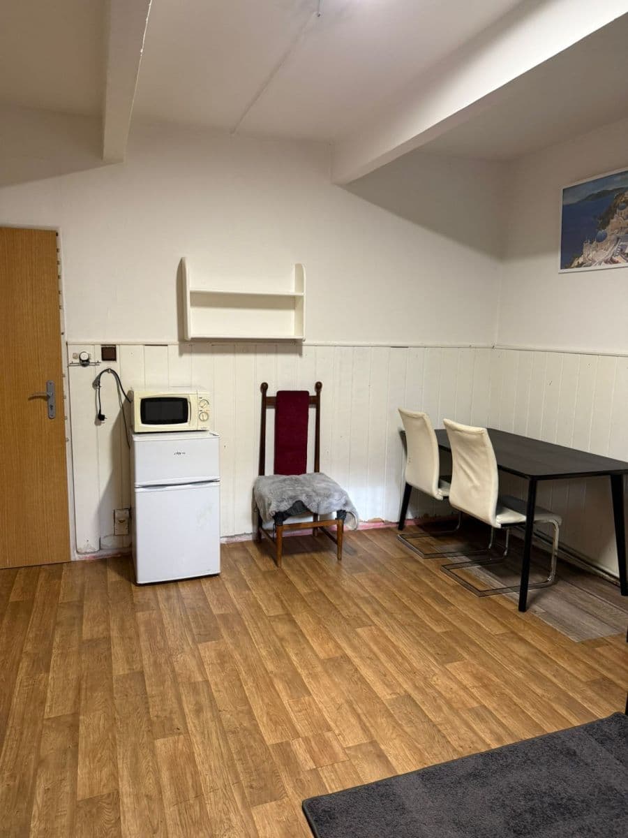 Prenájom bytu 30 m², Vrchlického, Praha, Praha Prenájom bytu 30 m², Vrchlického, Praha, Praha