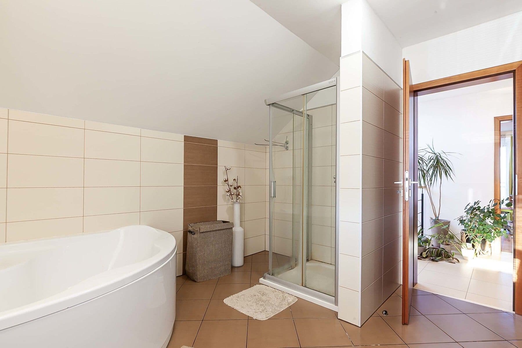 Predaj domu 688 m², pozemek 810 m², Radim, Středočeský kraj Predaj domu 688 m², pozemek 810 m², Radim, Středočeský kraj