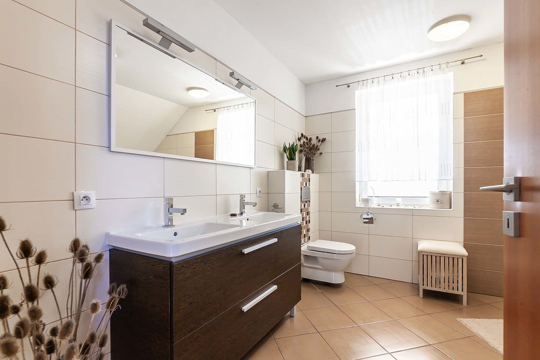 Predaj domu 688 m², pozemek 810 m², Radim, Středočeský kraj Predaj domu 688 m², pozemek 810 m², Radim, Středočeský kraj