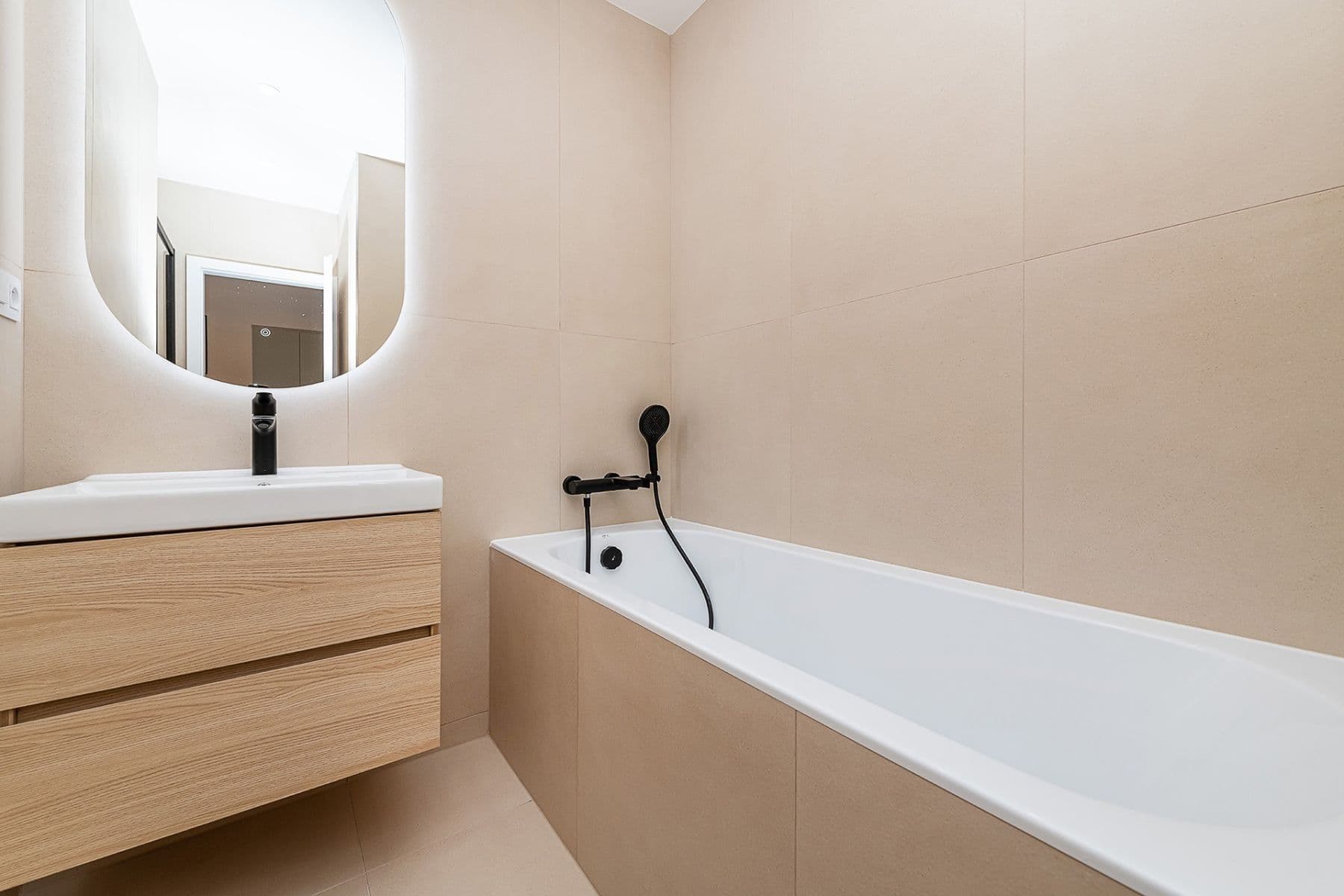 Predaj bytu 3-izbový 68 m², Tusarova, Praha, Praha Predaj bytu 3-izbový 68 m², Tusarova, Praha, Praha