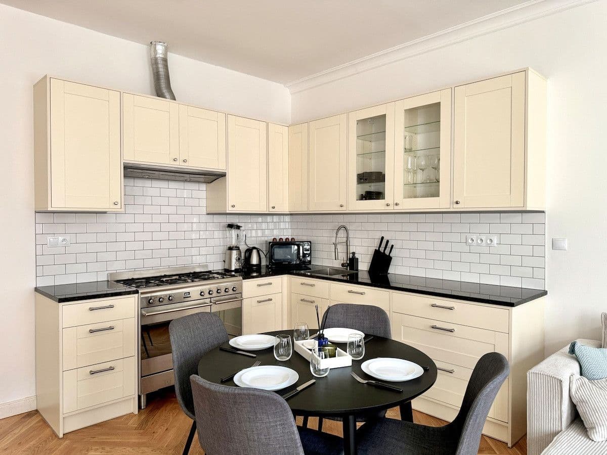 Prenájom bytu 80 m², Kroftova, Praha, Praha Prenájom bytu 80 m², Kroftova, Praha, Praha