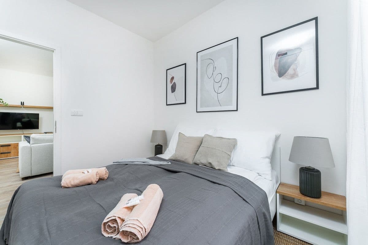 Prenájom bytu 35 m², Plzeňská, Praha, Praha Prenájom bytu 35 m², Plzeňská, Praha, Praha