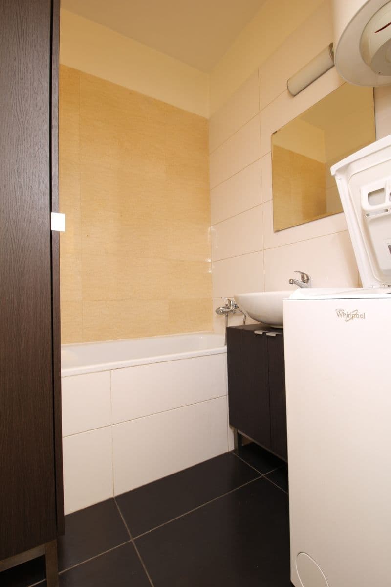 Prenájom bytu 2-izbový 36 m², Českobrodská, Praha, Praha Prenájom bytu 2-izbový 36 m², Českobrodská, Praha, Praha