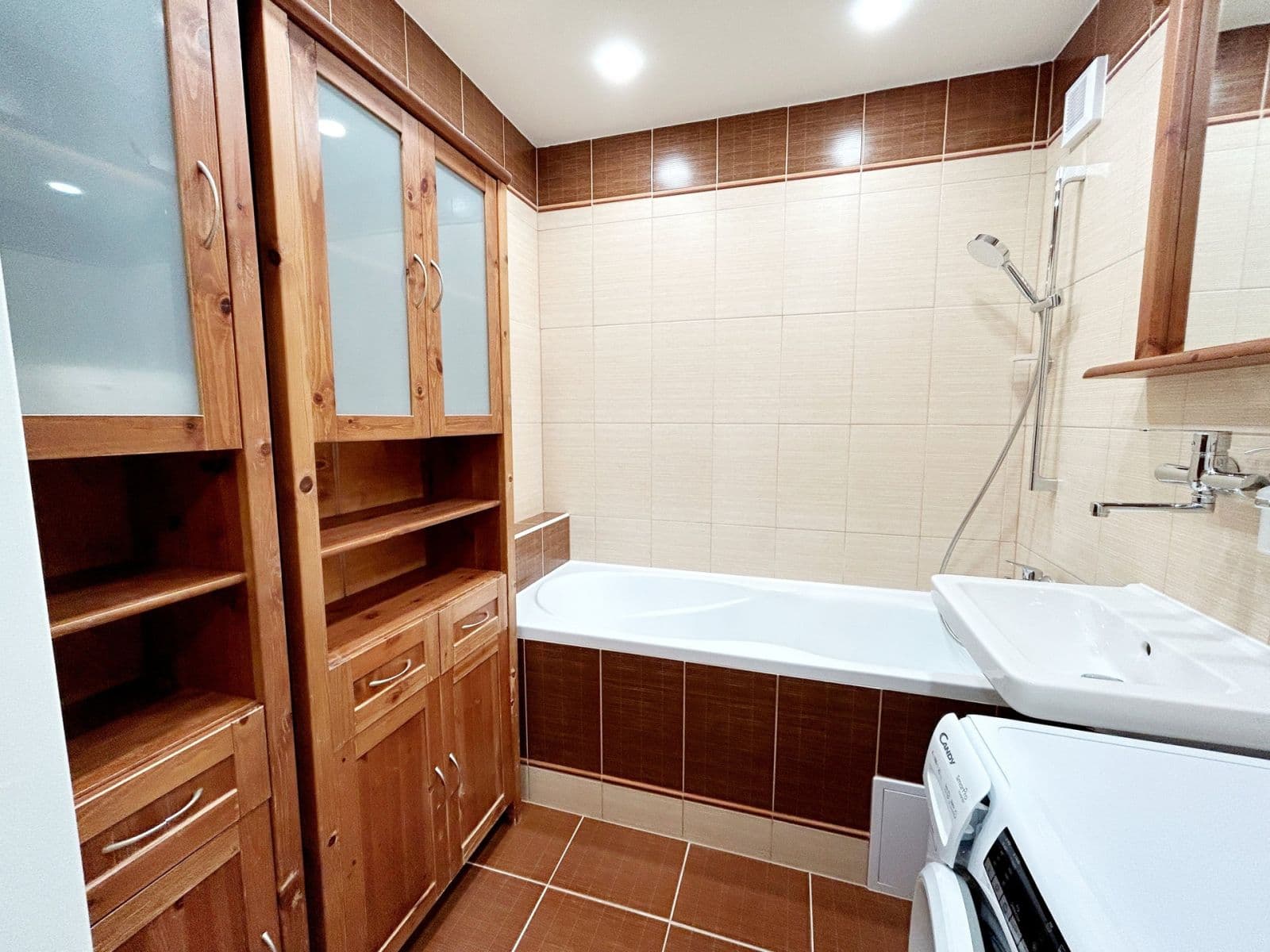 Prenájom bytu 3-izbový 56 m², Řešovská, Praha, Praha Prenájom bytu 3-izbový 56 m², Řešovská, Praha, Praha