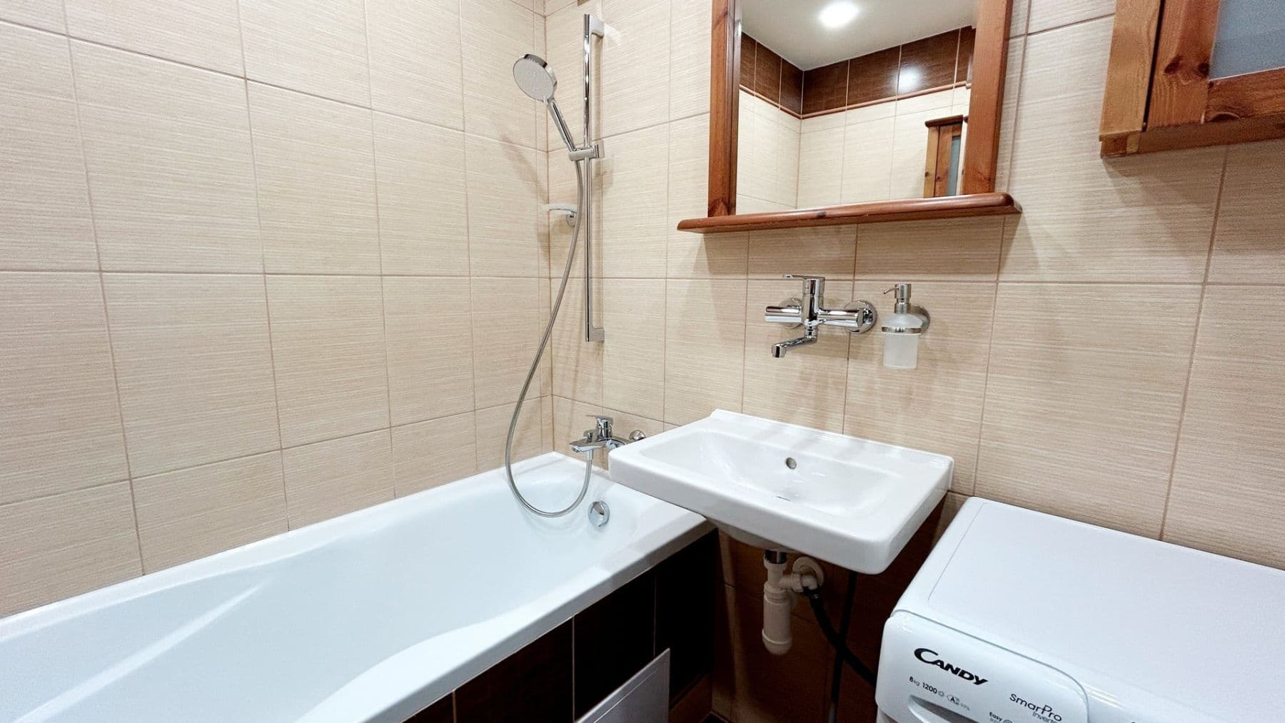 Prenájom bytu 3-izbový 56 m², Řešovská, Praha, Praha Prenájom bytu 3-izbový 56 m², Řešovská, Praha, Praha