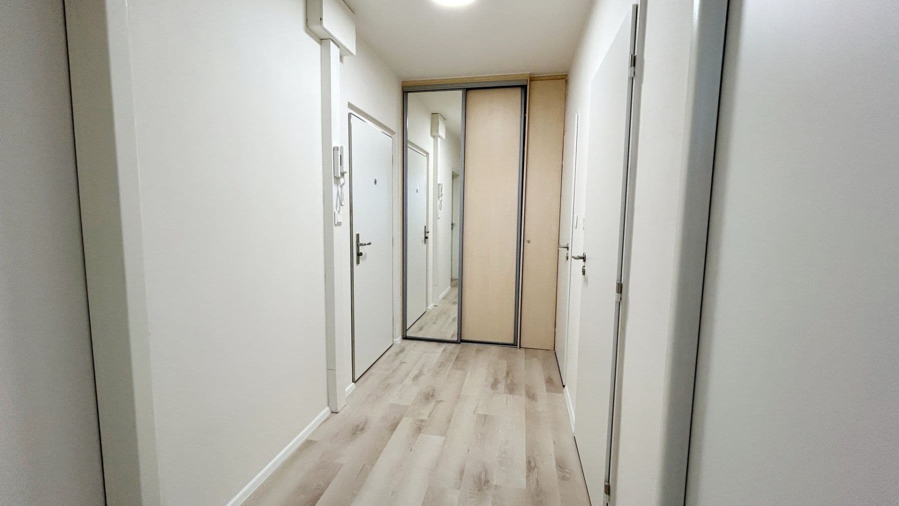 Prenájom bytu 3-izbový 56 m², Řešovská, Praha, Praha Prenájom bytu 3-izbový 56 m², Řešovská, Praha, Praha