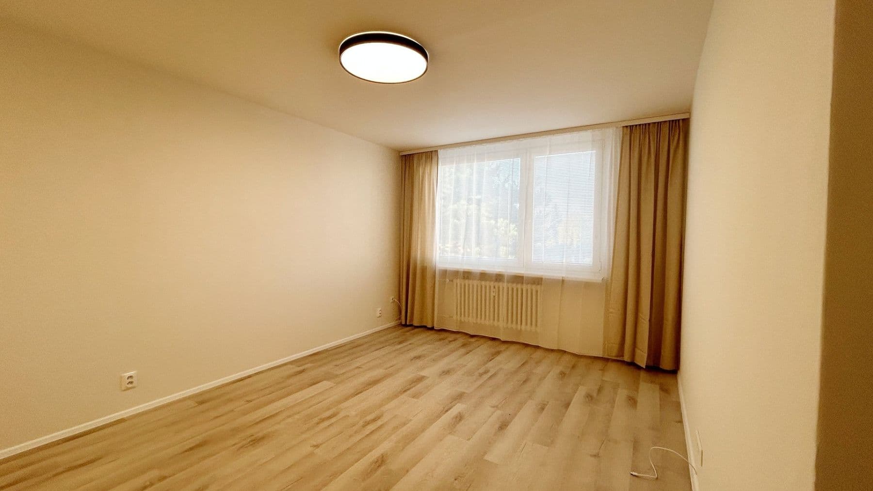 Prenájom bytu 3-izbový 56 m², Řešovská, Praha, Praha Prenájom bytu 3-izbový 56 m², Řešovská, Praha, Praha